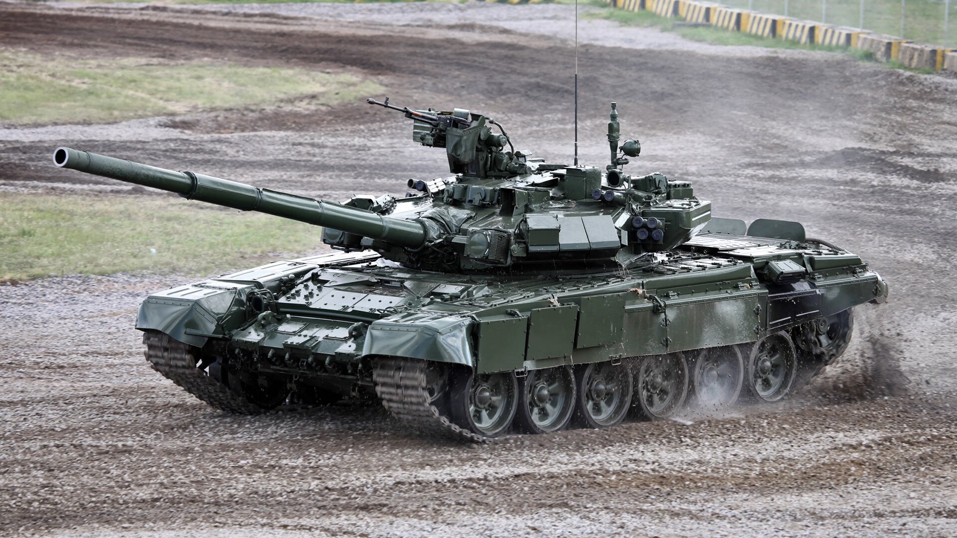 主力后卫频繁轮换是否影响整条防线默契,后卫改踢前锋的球星