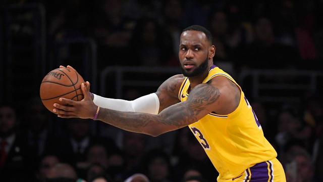 包含bsports体育:体育明星社交媒体，与粉丝互动的词条