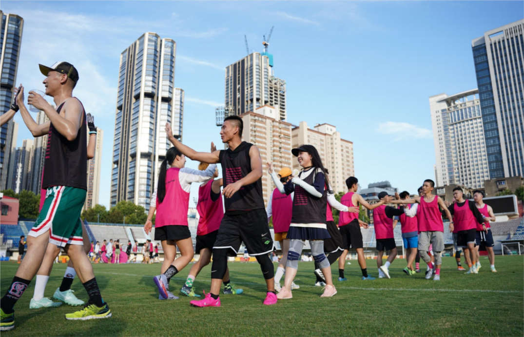 包含bsports体育:体育明星社交媒体，与粉丝互动的词条