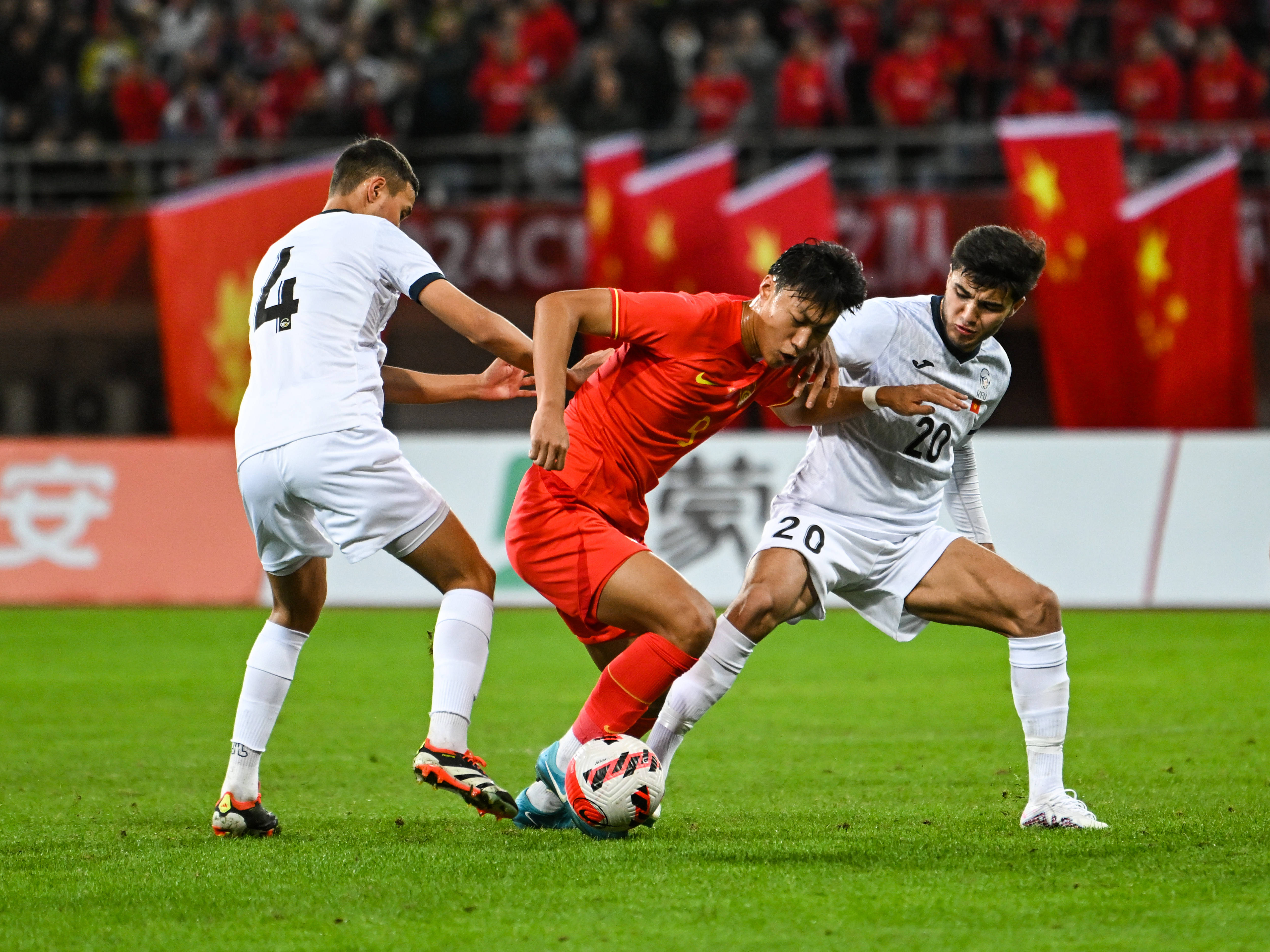 B体育APP:中国男足国家队战术体系构建:基于球员特点与国际趋势的简单介绍 B体育APP:中国男足国家队战术体系构建:基于球员特点与国际趋势的简单介绍