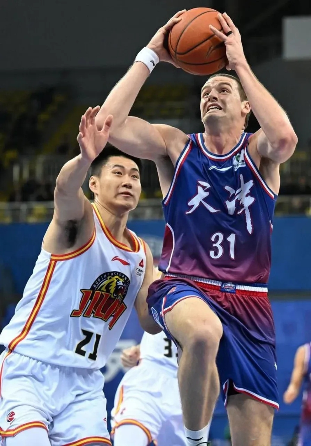 b体育电竞-B体育官网：CBA球队的休赛期运作：引援策略与阵容调整的简单介绍